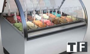یخچال ویترینی در بستنی فروشی